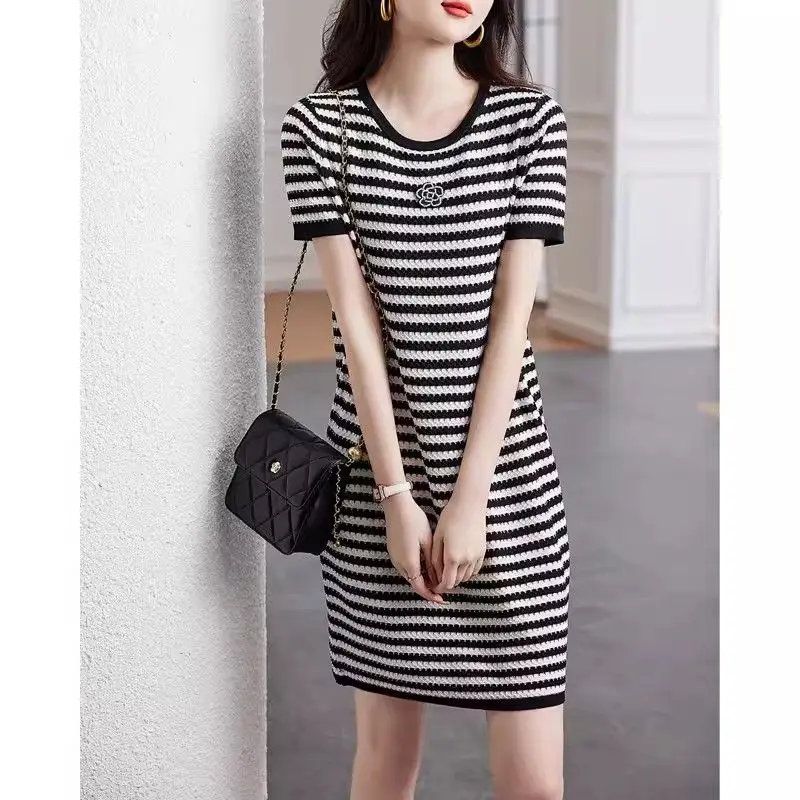 Robe élégante dames mode rayé t-shirt robe été tout-match Floral ample col rond manches courtes robe mi-longue robes pour femmes