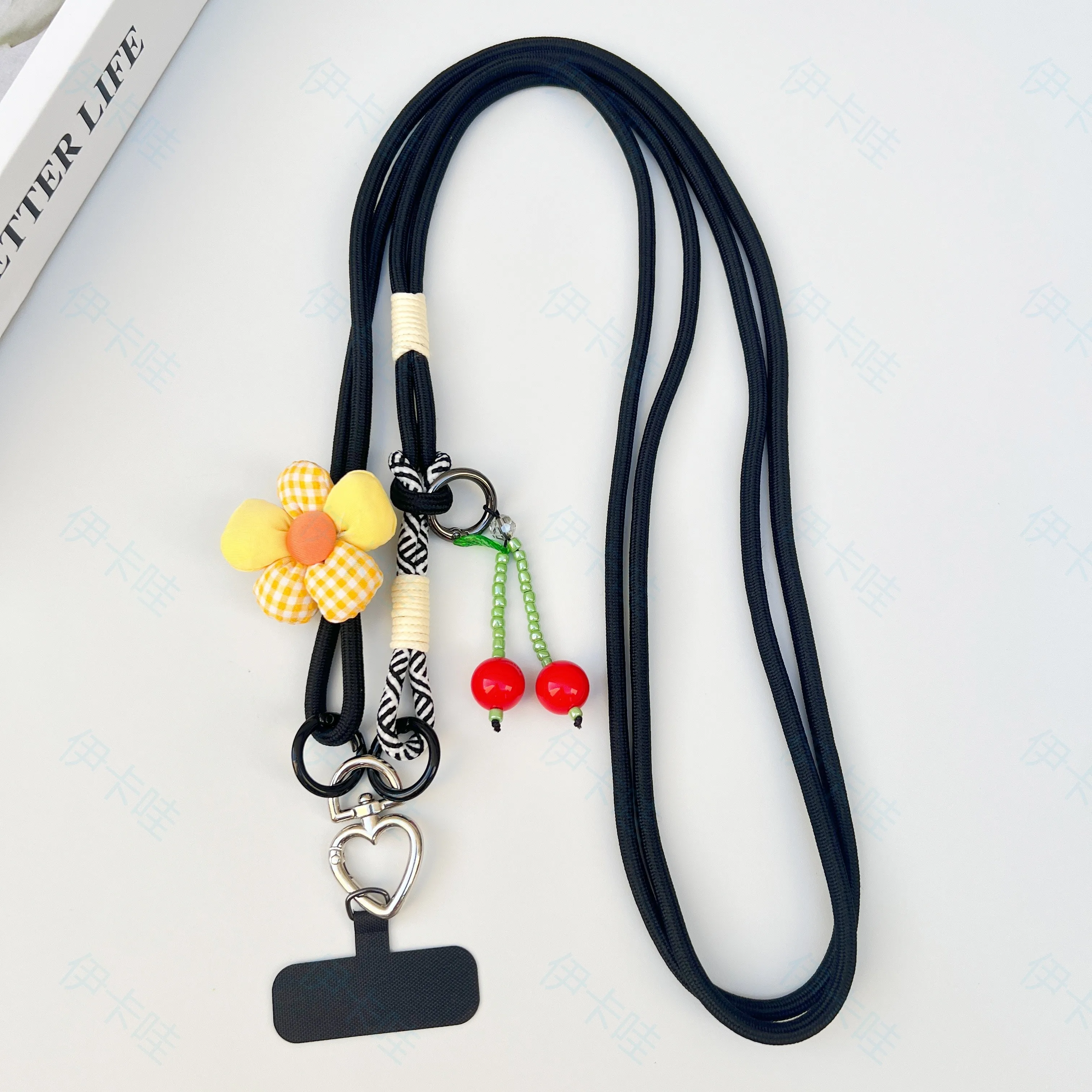 Cordão multifuncional dois em um para celular com uma longa corda inclinada e pingente de flor em forma de coração giratório