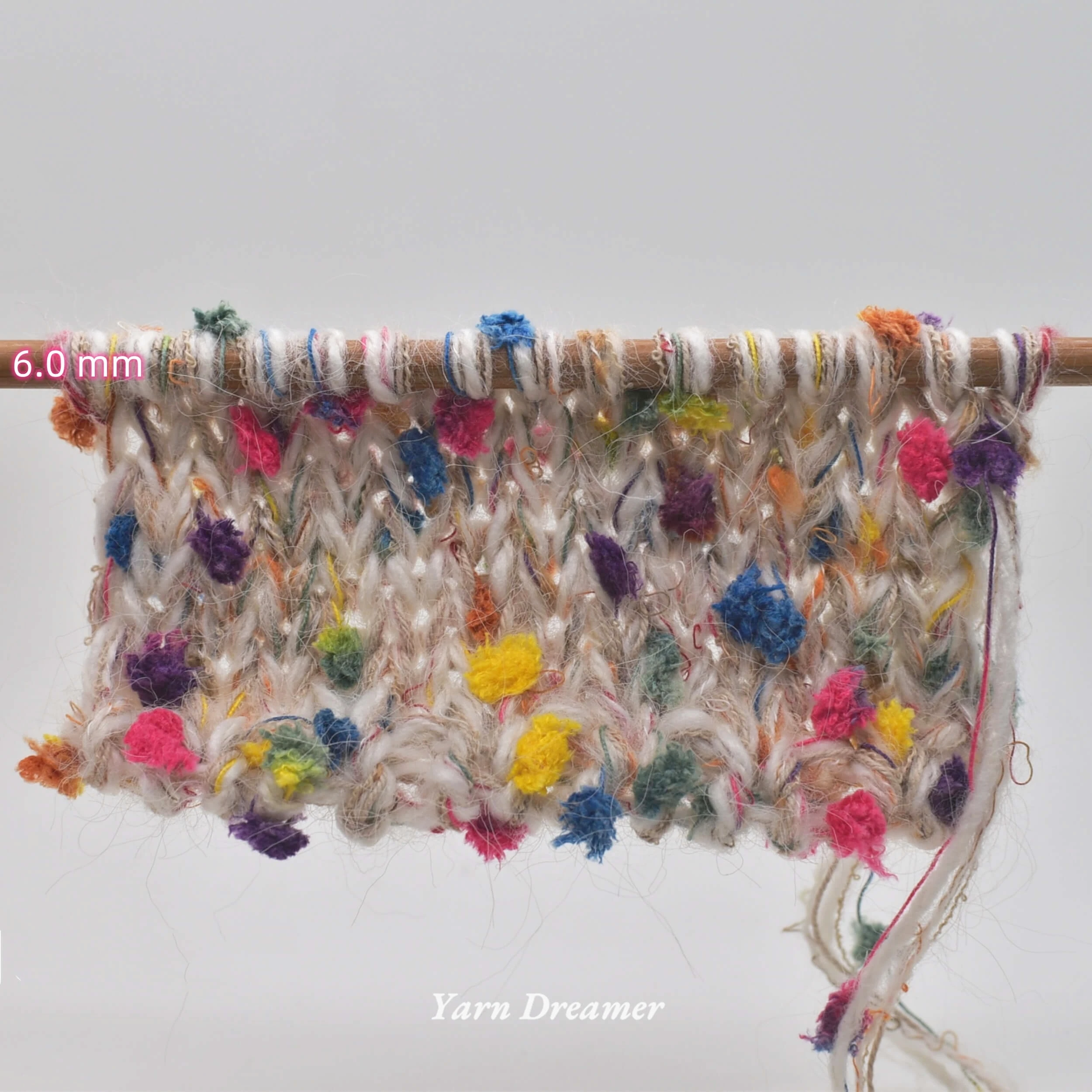 قوس قزح بوم بوم وشاح الحياكة غزل البيج متعدد الألوان غزل سميك لخيوط صوف الكروشيه للحياكة