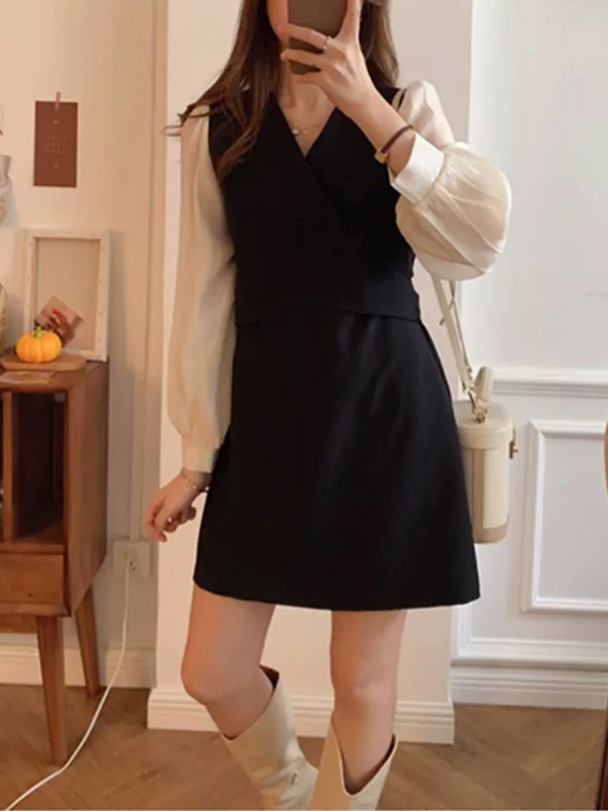 Vestido Curto de Cintura Alta Estilo Coreano com Design Chic para Mulheres, Primavera e Outono, Saia em Camadas com Decote em...