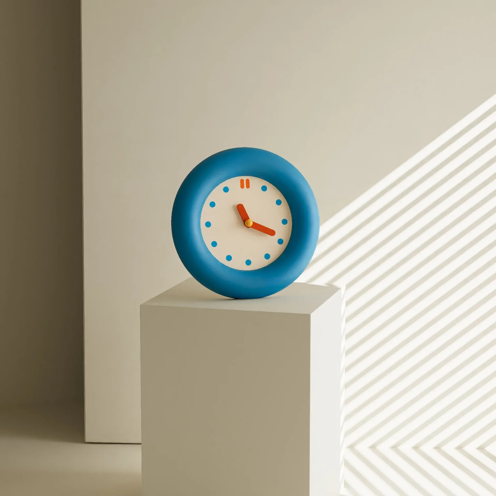 Minimalist Donut Round Desk Wall Clock Room Decoration Frame Silent Quartz Table Clock Kids Room Bedroom Office Home Decor Gifts
