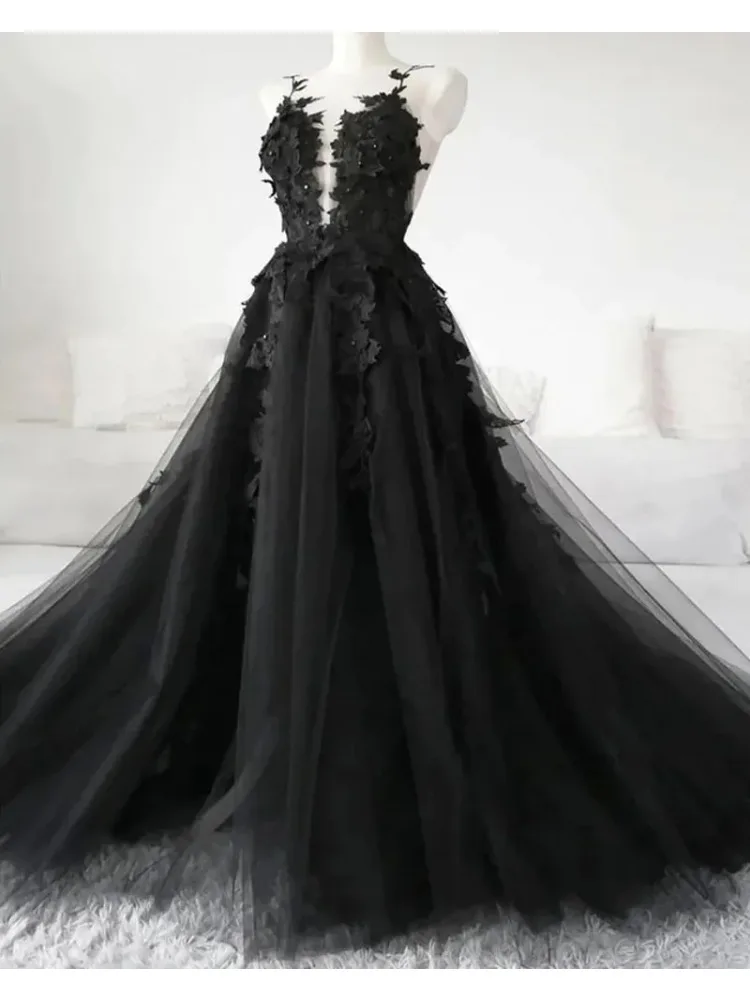 2026 Gothic Schwarzes Formelles Abendkleid Sexy Rückenfreies Hochgeschlitztes A-Linien-Kleid mit Applikationen Spitze Abendgarderobe Maßgeschneiderte Roben