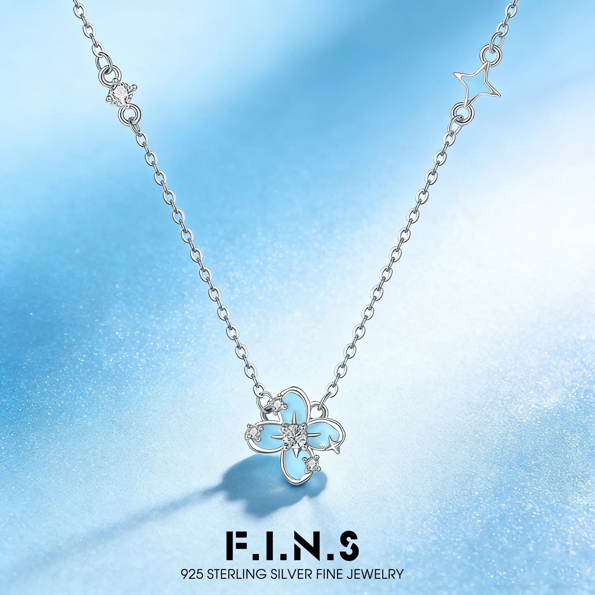 

Ожерелье F.I.N.S из стерлингового серебра S925 с голубым эмалевым покрытием в виде клевера, модная женская цепочка на ключицу с цветочным дизайном, изысканные ювелирные украшения