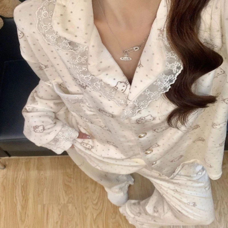 

Hello Kitty Long-sleeved Pajamas for Girls in Autumn and Winter Thickened Warm Polka Dot Lace Fashionable Soft Home Clothes Set