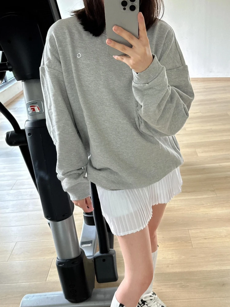 بلوفرات رياضية سوداء فضفاضة لخريف 2025 سترات نسائية غير رسمية برقبة دائرية بأحرف كلاسيكية بسيطة وأكمام طويلة مع قلنسوة للنساء #4