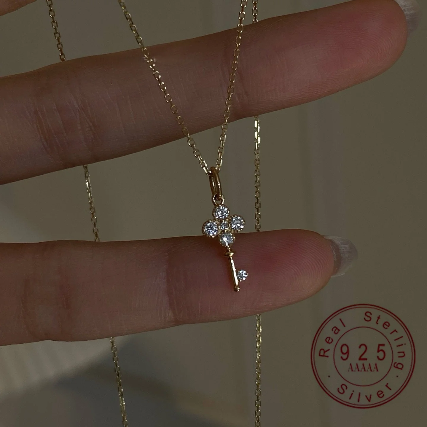 925 Sterling Silber 18K Vergoldete Schlüssel-Halskette, Zierlicher CZ-Schlüsselanhänger Choker, Minimalistischer Hypoallergener Schmuck für Frauen