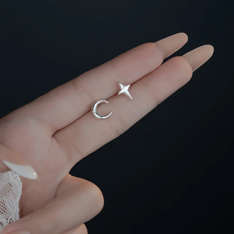 Asymmetrical Mini Bending Moon Four Pointed Star Stud Earrings for Women Party Fashion Jewelry Minimalist Accessories Wholesale