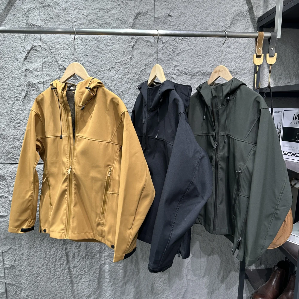 Outdoor Softshell Jacket 3D Tailoring Constant Temperature Men's Breathable Windproof Fleece Lined Hooded Zipper Closure Jacket