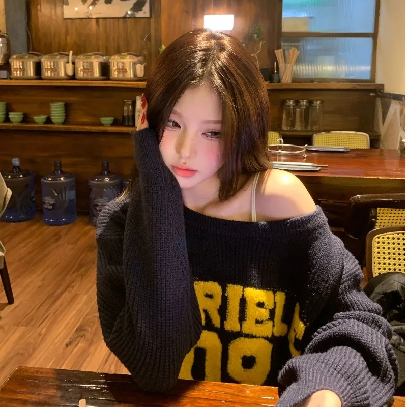 

American Style Loose Knitted Sweatshirt Women's Autumn Winter Lazy Style Shoulder Design Color Overhead Sweater