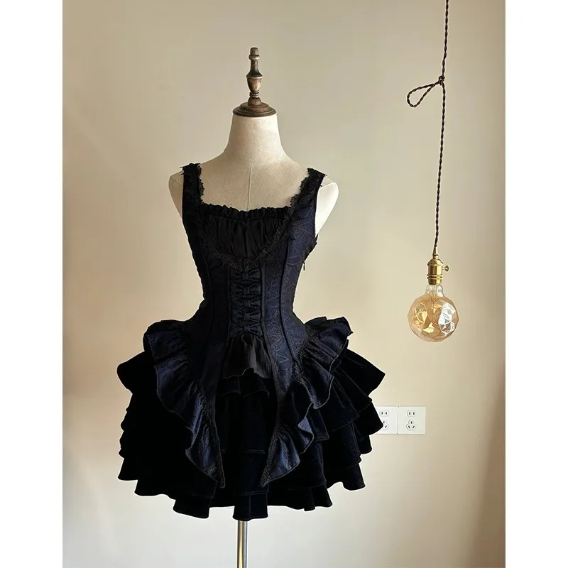 

Retro Hepburn Wind Black Sling Fishbone Waist Trimming Ruffles Dress