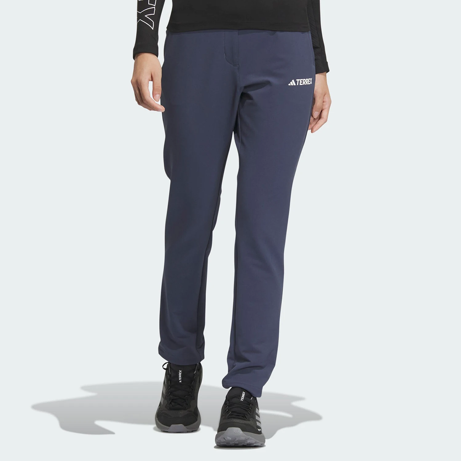 

Оригинальные женские тканые спортивные брюки Adidas SHELL PANTS IS8917