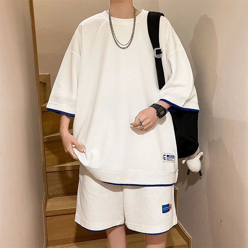 ゆったりとした半袖スポーツウェアセット男性用夏の新しいスタイルカジュアルファッショナブルなポリエステル混紡生地快適なショートパンツ