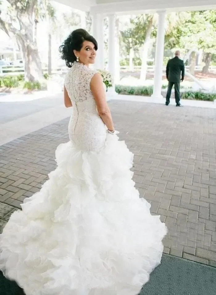 Abiti da sposa a sirena in pizzo arabo di lusso Sweetheart Sweep Train Organza a strati Abiti da sposa taglie forti Abiti su misura De