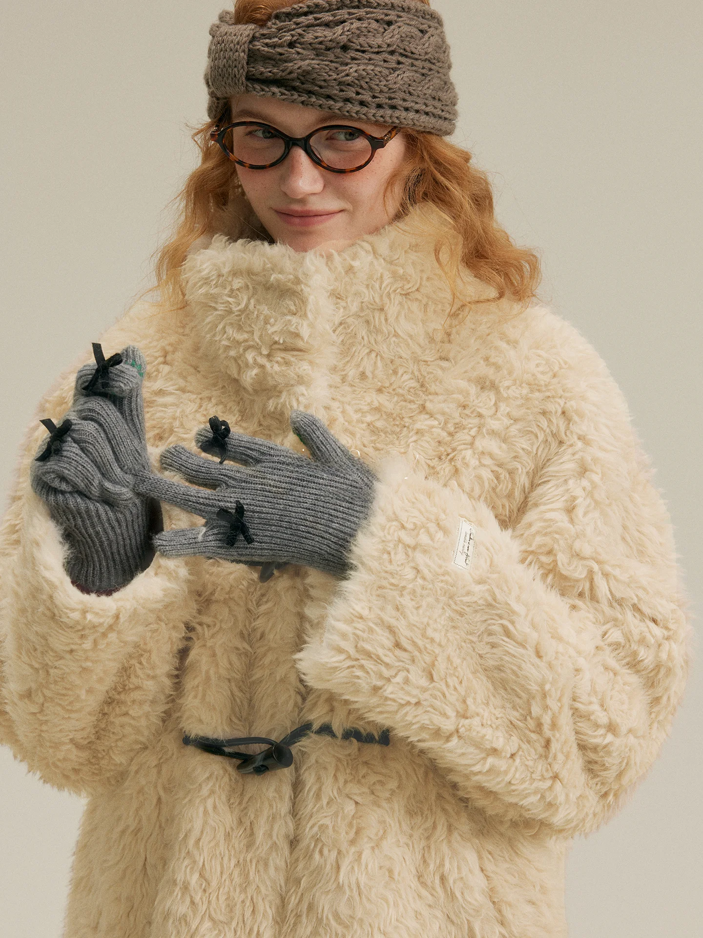 Casaco Feminino Rina Berry com Gola de Pele, Solto, Casual, Quente para Inverno, com Detalhe de Borla, Agasalho Curto de Poliéster com Manga Longa