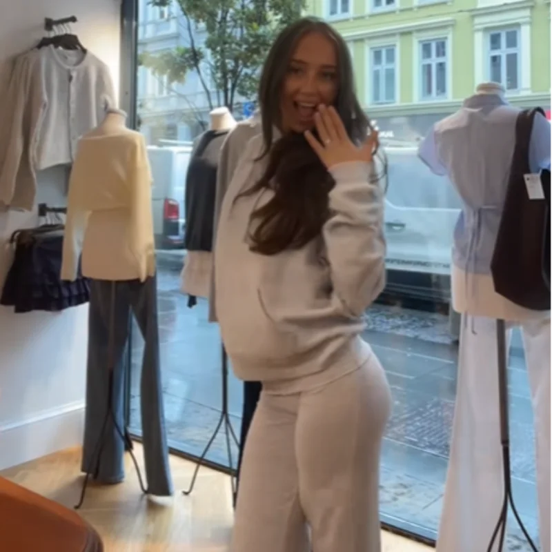 سترة نسائية موضة 2025 بغطاء للرأس مرقعة على شكل جناح أبيض وأكمام طويلة وجيب علوي للخريف والشتاء ملابس عالية الشارع #2