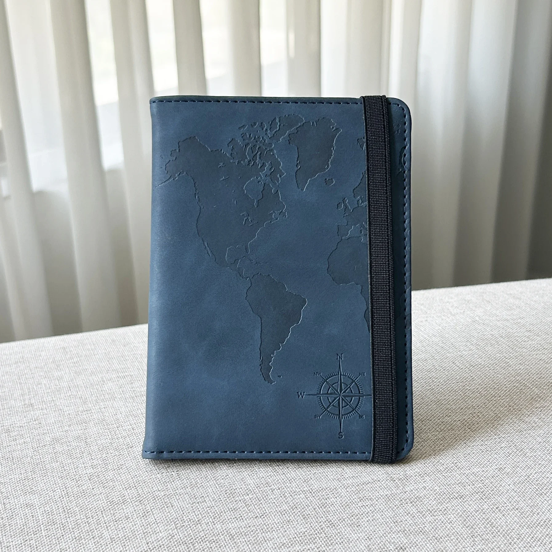 Couverture de passeport personnalisée avec blocage Rfid, boussole de la carte du monde, bande élastique, essentiels de voyage, porte-passeport