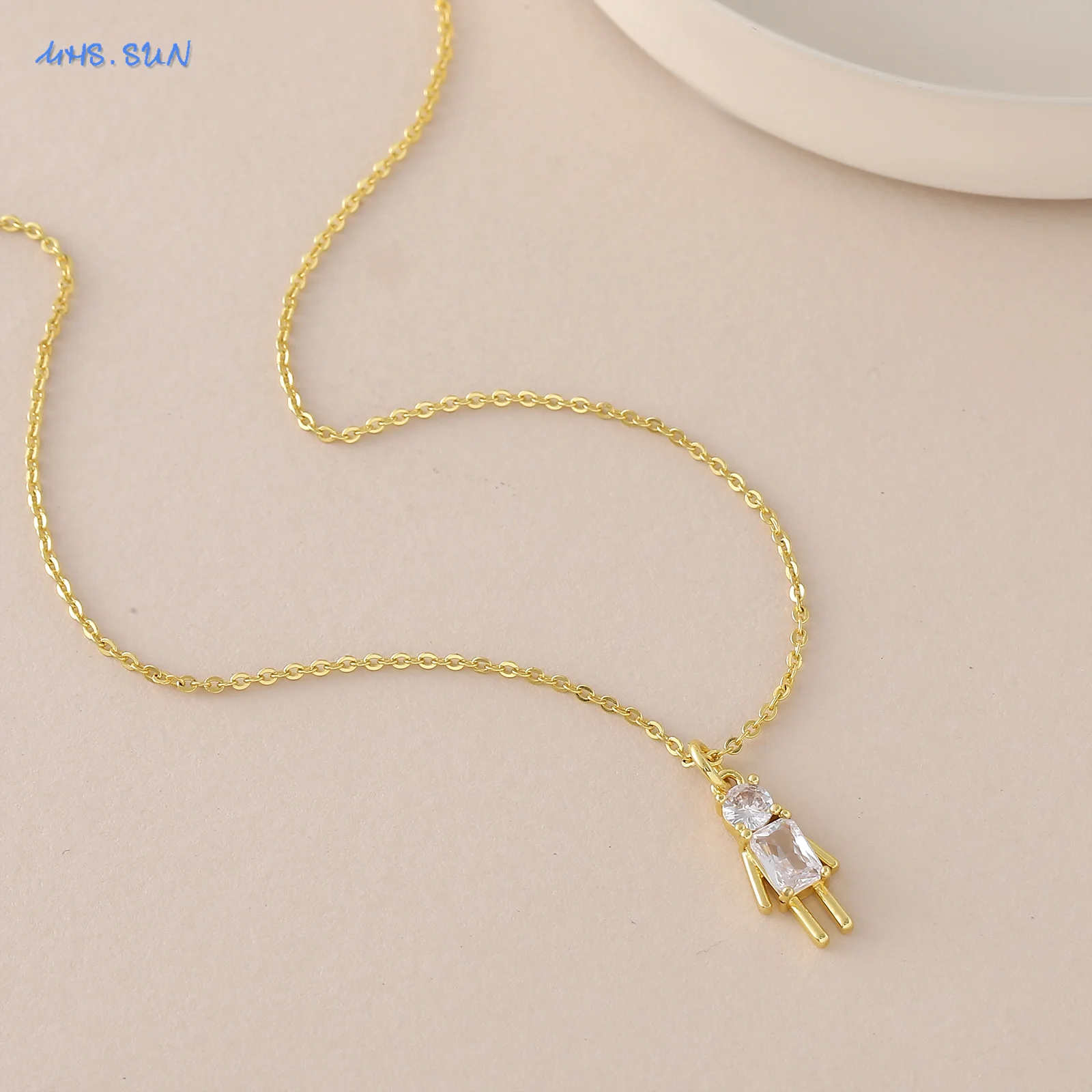 MHS.SUN مكعب الزركون دمية صغيرة قلادة القلائد للنساء الفتيات موضة 22K مطلية بالذهب المختنق سلسلة مجوهرات هدايا 1 قطعة
