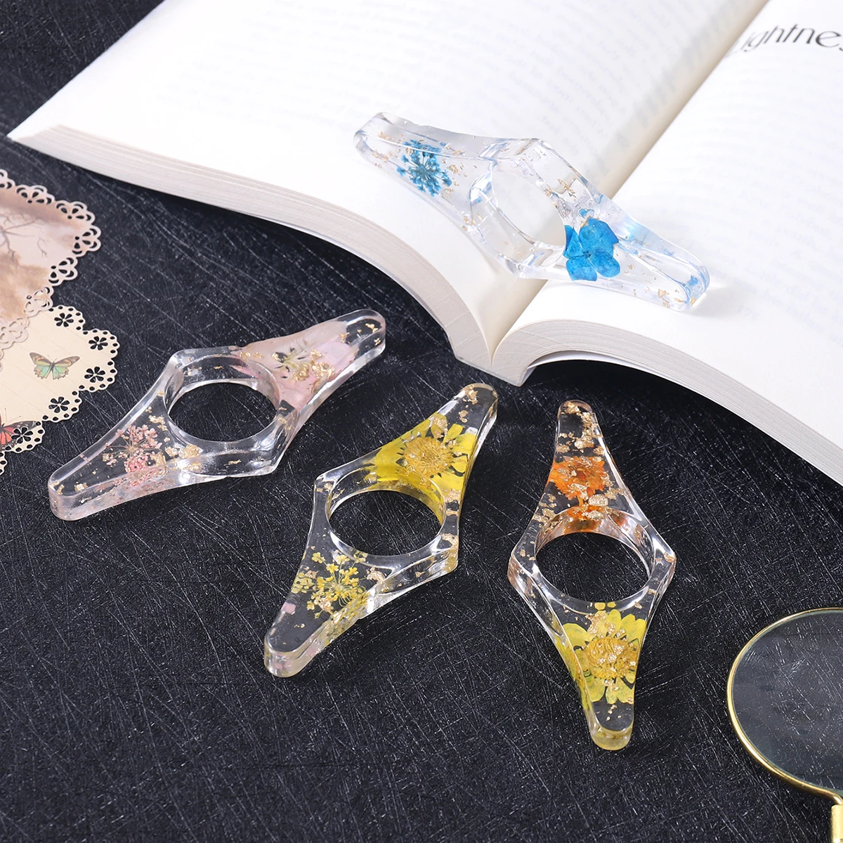 Creative Rounded-Corner Dried Flower Resin Thumb Book Stand, Portable Reading Book Divider Tool, Suitable for Adults and Student