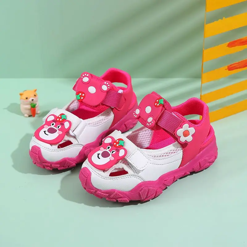 

Strawberry Bear Lotso Girls Cave Shoes 2024 new Spring And Summer New Cute Breathable Hollow Non-slip Soft Bottom Sneakers