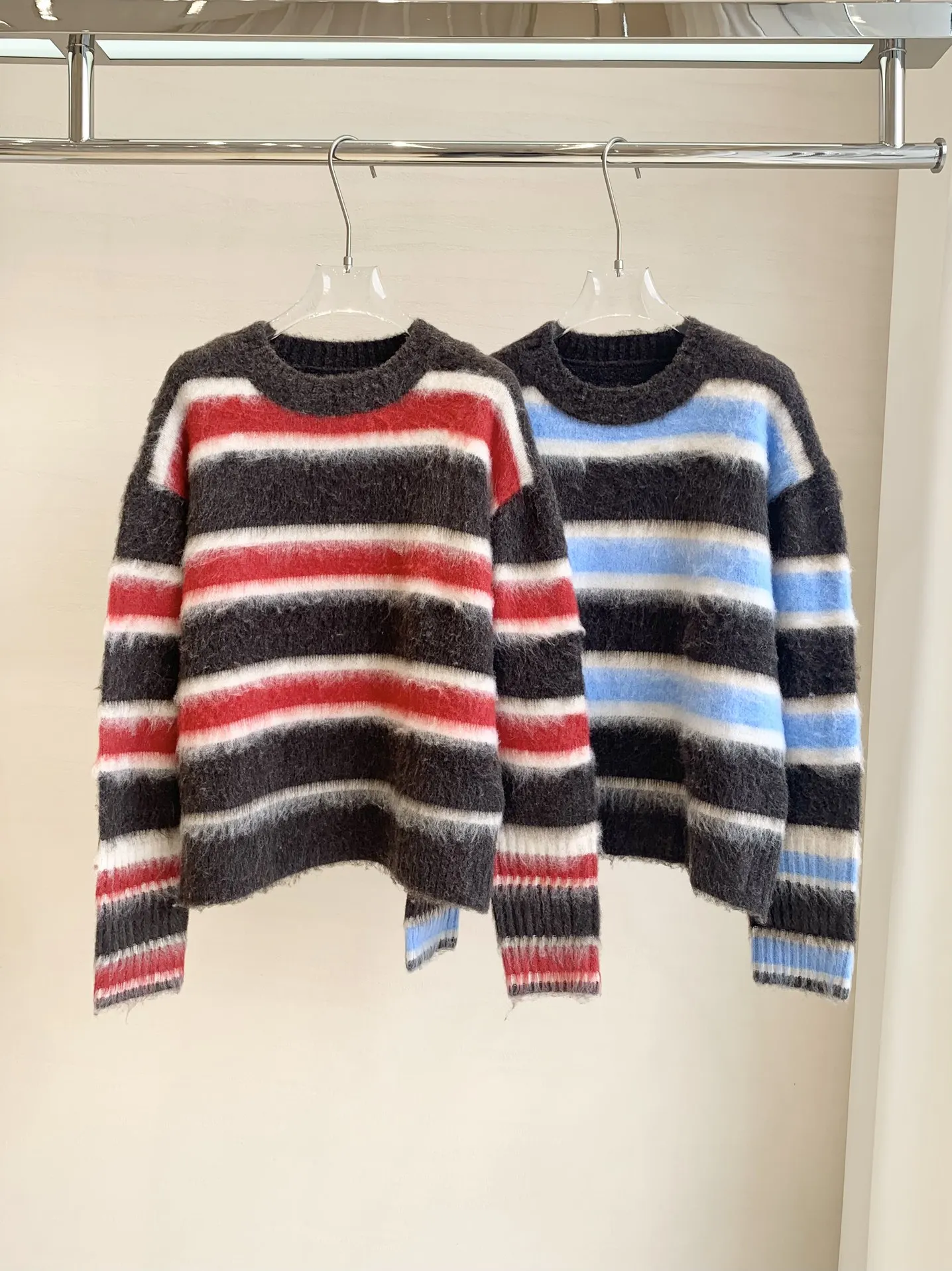 

2025 Autumn High Quality Fashion New Striped Loose Round Neck Sweater For Women