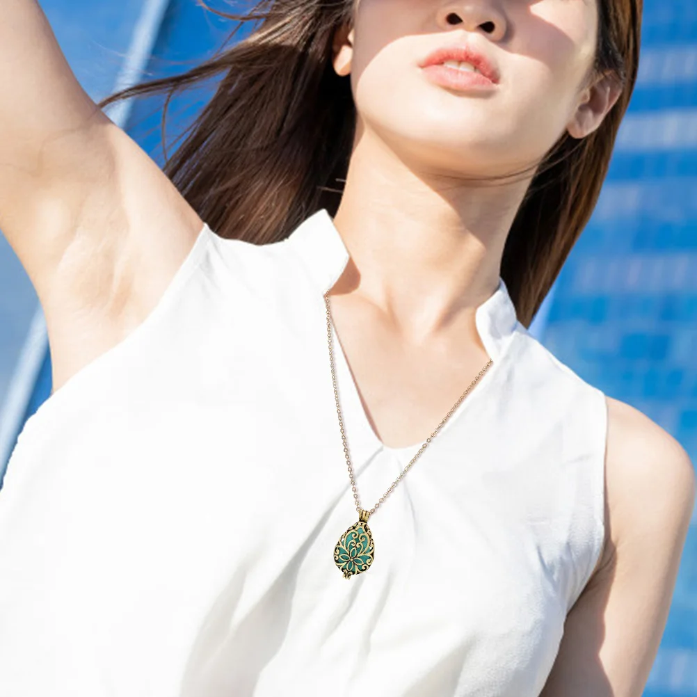 

2pcs Oil Necklace Vintage Aromatherapy Aromatherapy Pendant Pendant Jewelry Women Sweater Necklace Safe Alloy
