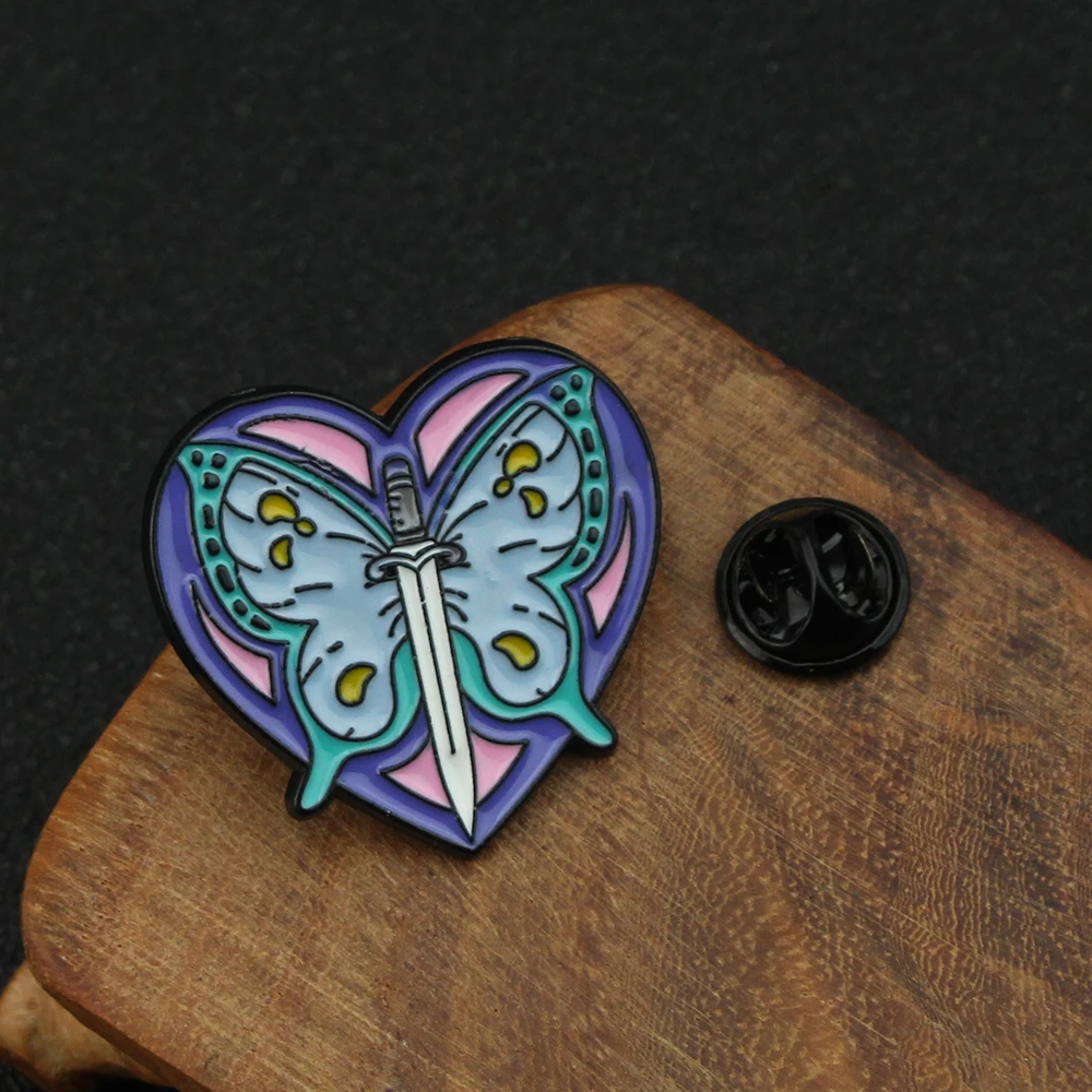 Anime JoJo Bizarre Adventure Brooch Pin Stone Ocean Jolyne Cujoh Sword Butterfly Power Enamel Pin Lapel Badge Jewelry Gift