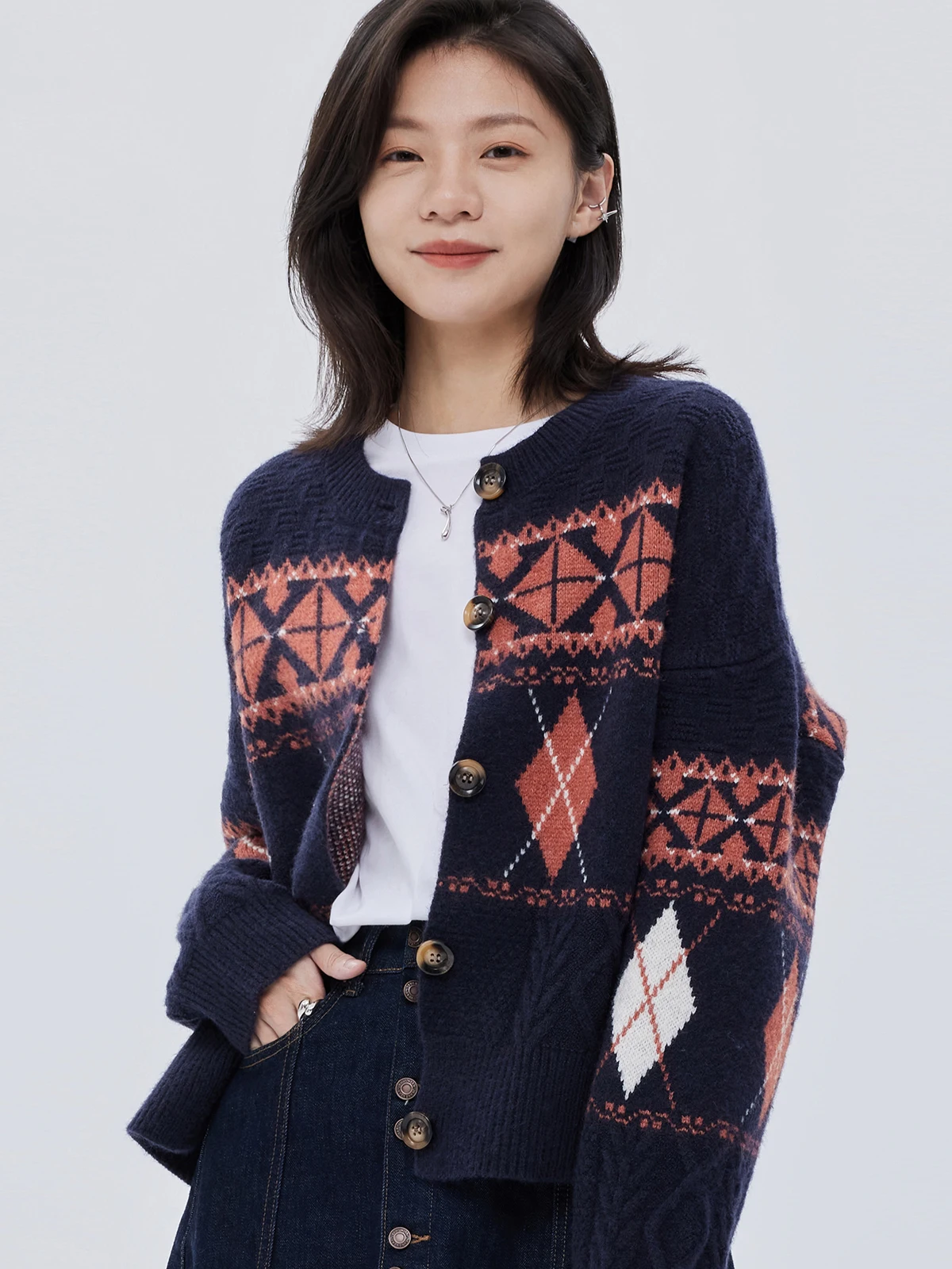 

Spring and Autumn New Women's Sweater, Fashionable Commuter Single Breasted Loose Lazy Knitted Cardigan