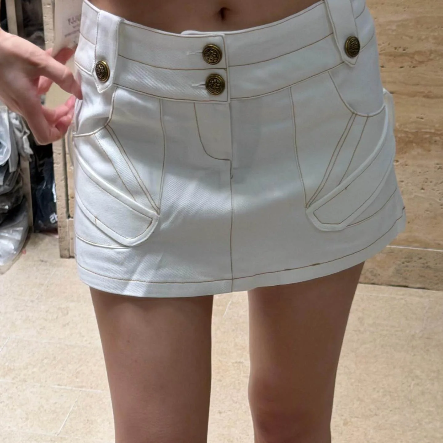 Retro Low-rise Cargo Short Skirt Women's Design Sense Metal Buckle Spice Girl White Hip-wrapped Denim Mini Skirt