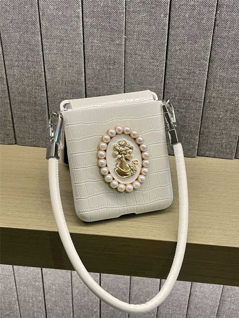 Korean Luxury Pearl Chain Hinge Case for Samsung Galaxy Z Flip6 Case Z Flip5 Z Flip7 4 Pocket2 Moto Razr50 ultra Xiaomi Mix Flip