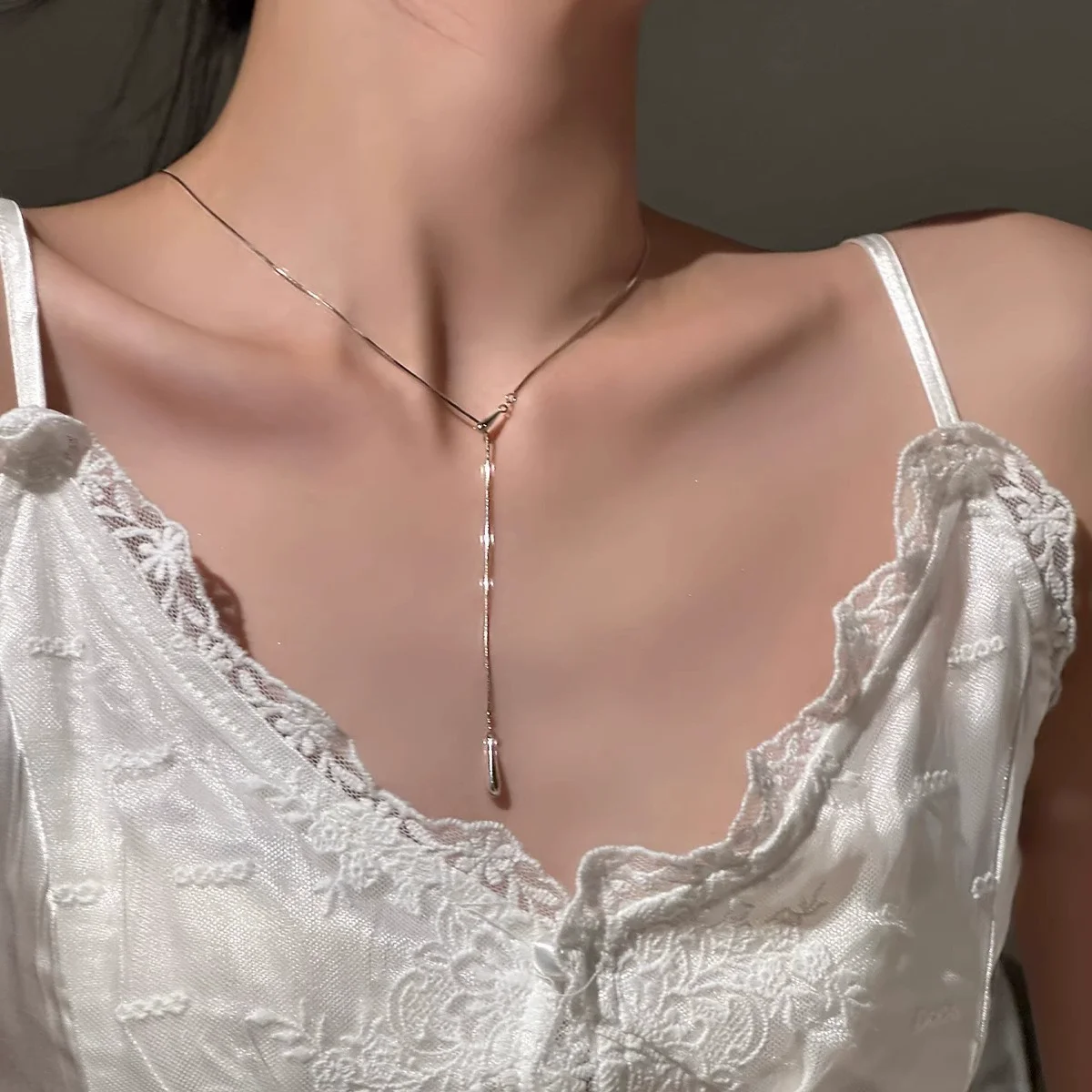 

Серебряное колье 925 пробы с подвеской в виде капли воды, женская цепочка на ключицы, длинное украшение, аксессуар, подарок