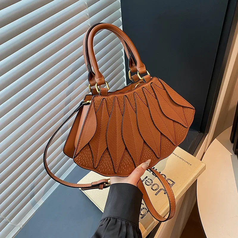 

2025New Spring Colorblock Felt Bag Women's Trendy Pearl Accent Shell Shoulder Crossbody Purse Minimalist Chic Handheld Tote