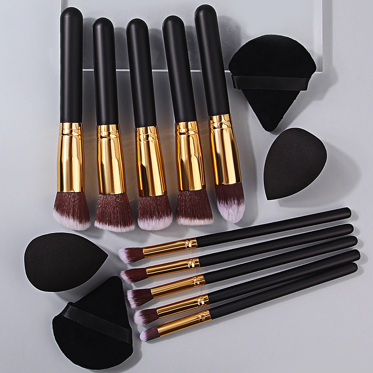 10 STKS grote make-up set borstels + 4 STKS droge en natte dual-purpose schoonheid eieren, driehoekige poederdonsjes, make-up tools