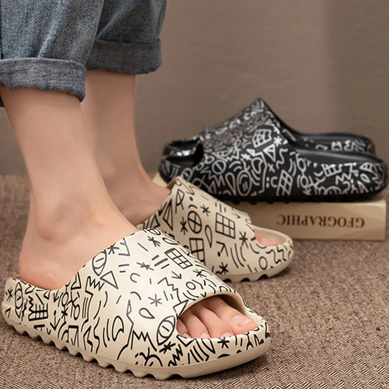 New Summer House Cartoon Men Slippers Women Flip Flops Thick Slides Fashion Printed Couples Platform Shoes outdoor sandals