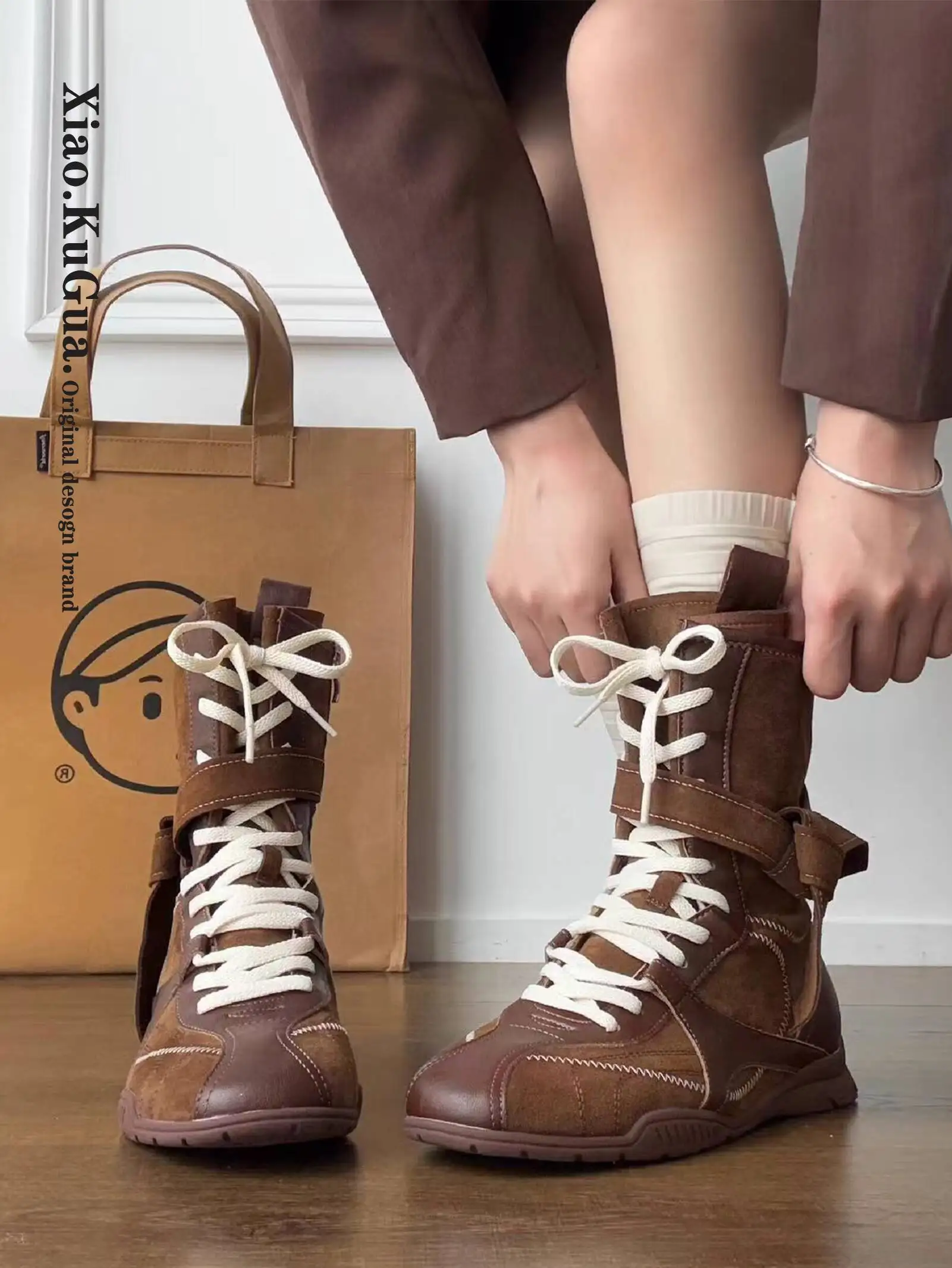 

Новинка 2023 года, осенние женские ботинки в стиле ретро, универсальные боксерские ботинки в британском стиле на мягкой подошве, замшевые короткие ботинки на шнуровке