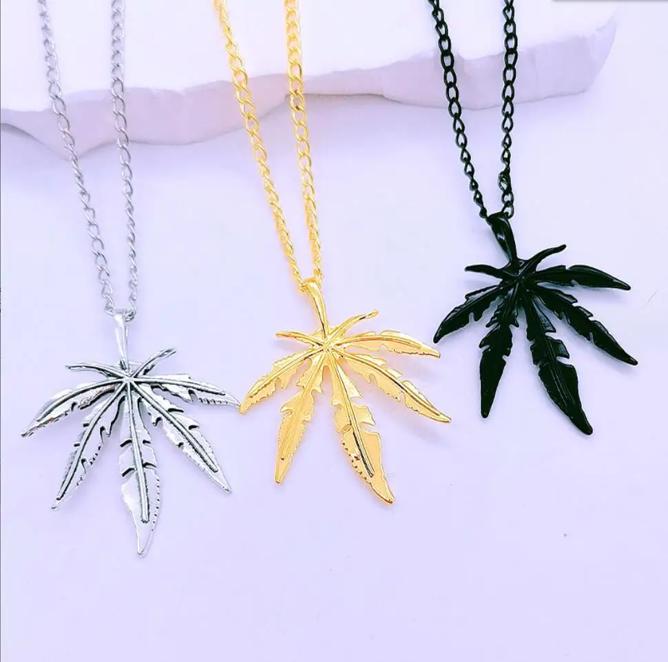 

1PC Fashion Creative Titanium Maple Leaf Men's Pendant Necklace Plant Hemp Leaf Shiny Chain Hip Hop Rock Jewelry Gift F1936