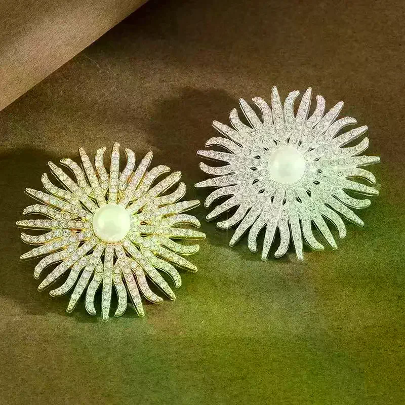 Elegant Women Sunflower Brooch Pearl Metal Pin for Clothing Beautiful Accessory for Jackets Wedding Party
