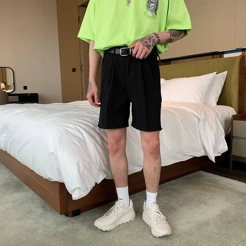 Men Solid Color Pleated Waist Wide Leg Shorts Loose Fit Casual Summer Straight Trousers