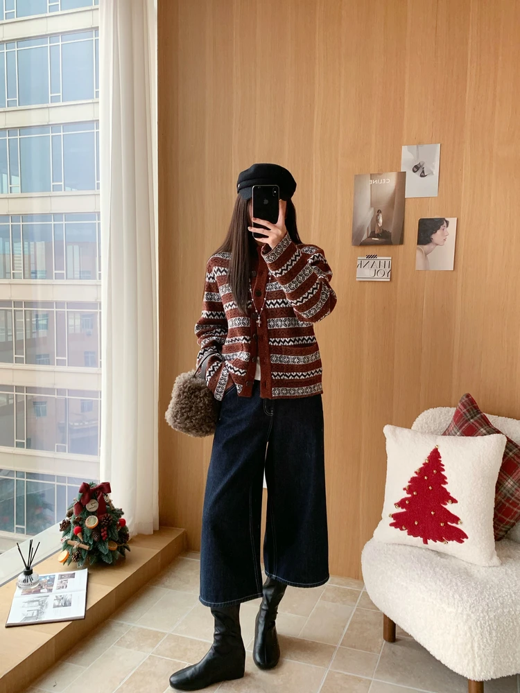 

Модный коричневый вязаный свитер в французском стиле, свободного кроя, женский кардиган с длинными рукавами, зимний сезон, стандартная длина, в полоску