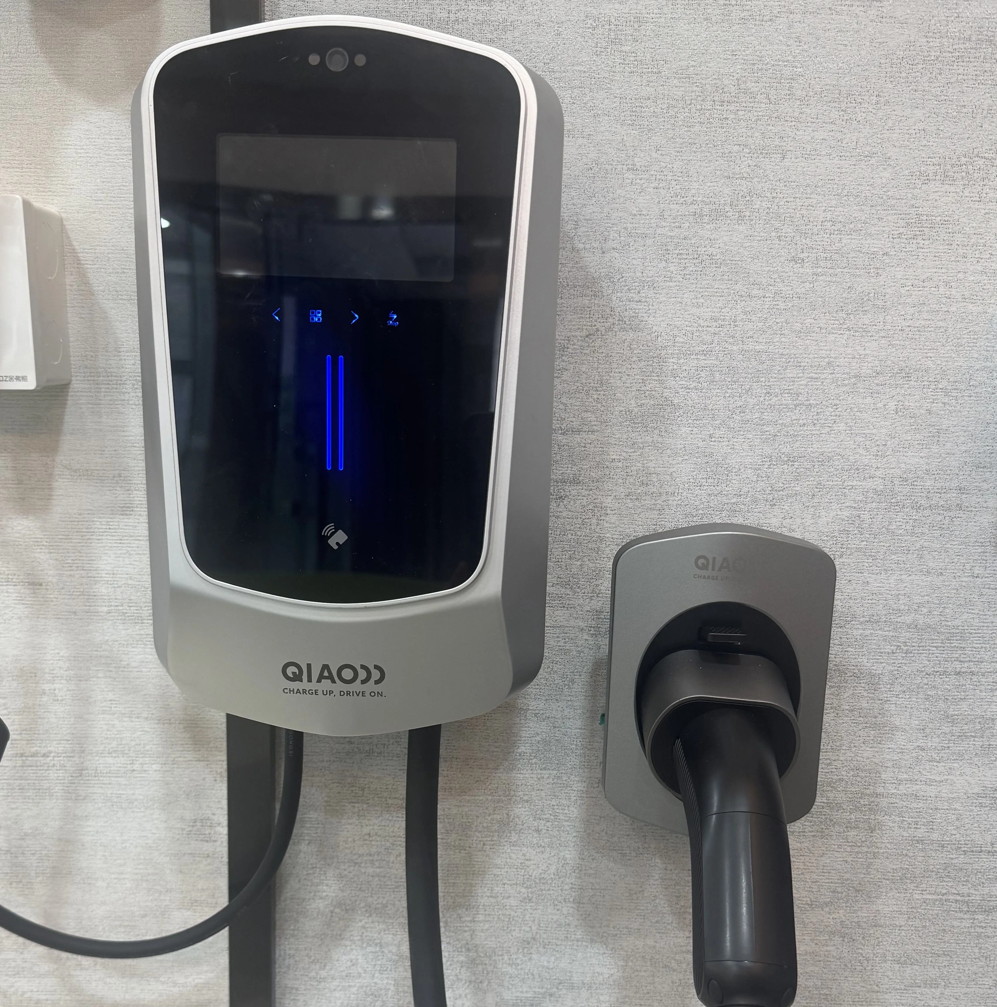 QIAO Type 2 Charging Stations Plug & Charge with LED Display Electric Car Charger Home Wallbox Charger 7KW/11KW/22KW Q6