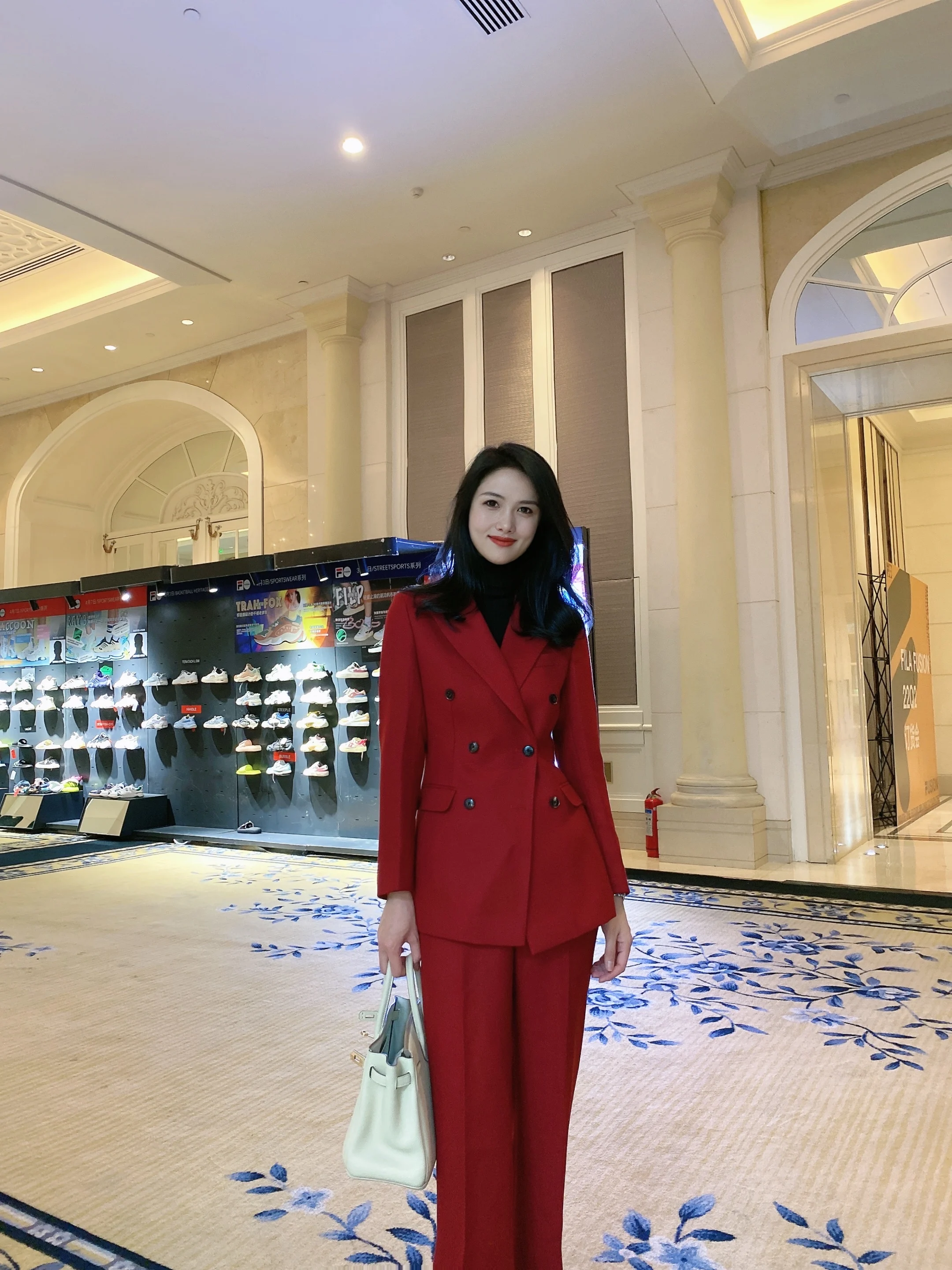 

Новый зимний женский костюм-двойка Slim Fit: красный пиджак на двубортной застежке и прямые брюки, утепленный, модный комплект