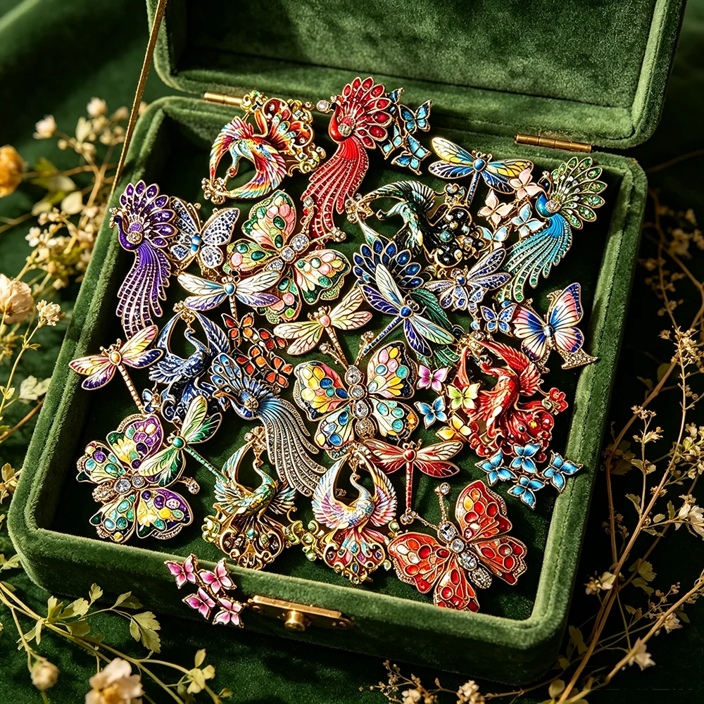Vintage Emaille-Kristall-Brosche Bunter Pfau Schmetterling Libelle Strass-Anstecknadel Damen-Kleidungsschmuck Geschenk