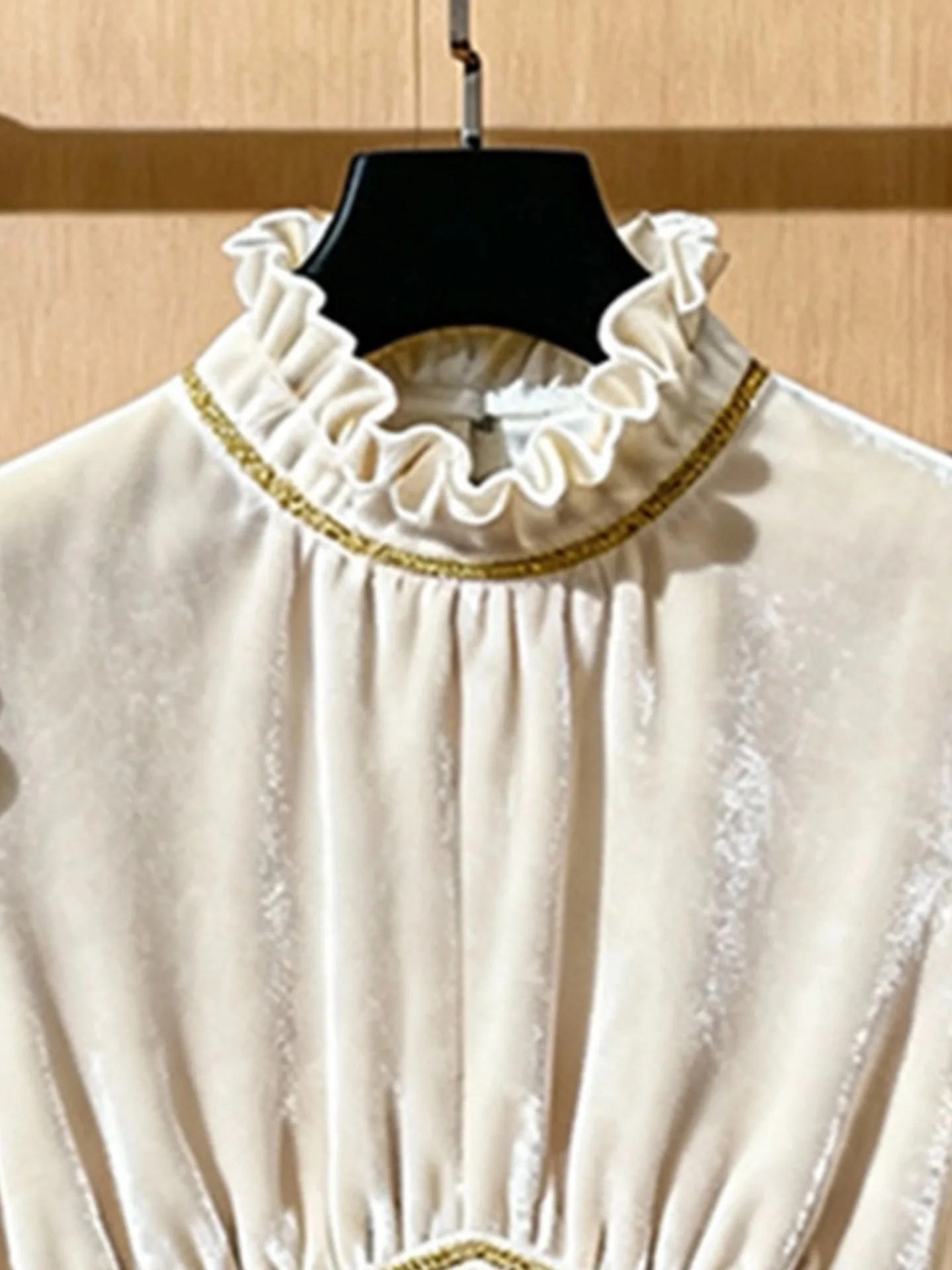 Velvet irt Women's Beautiful Waist-Cinching f-High Collar Luxury Sle Long Sve Bubble Sve Casual Faion Top