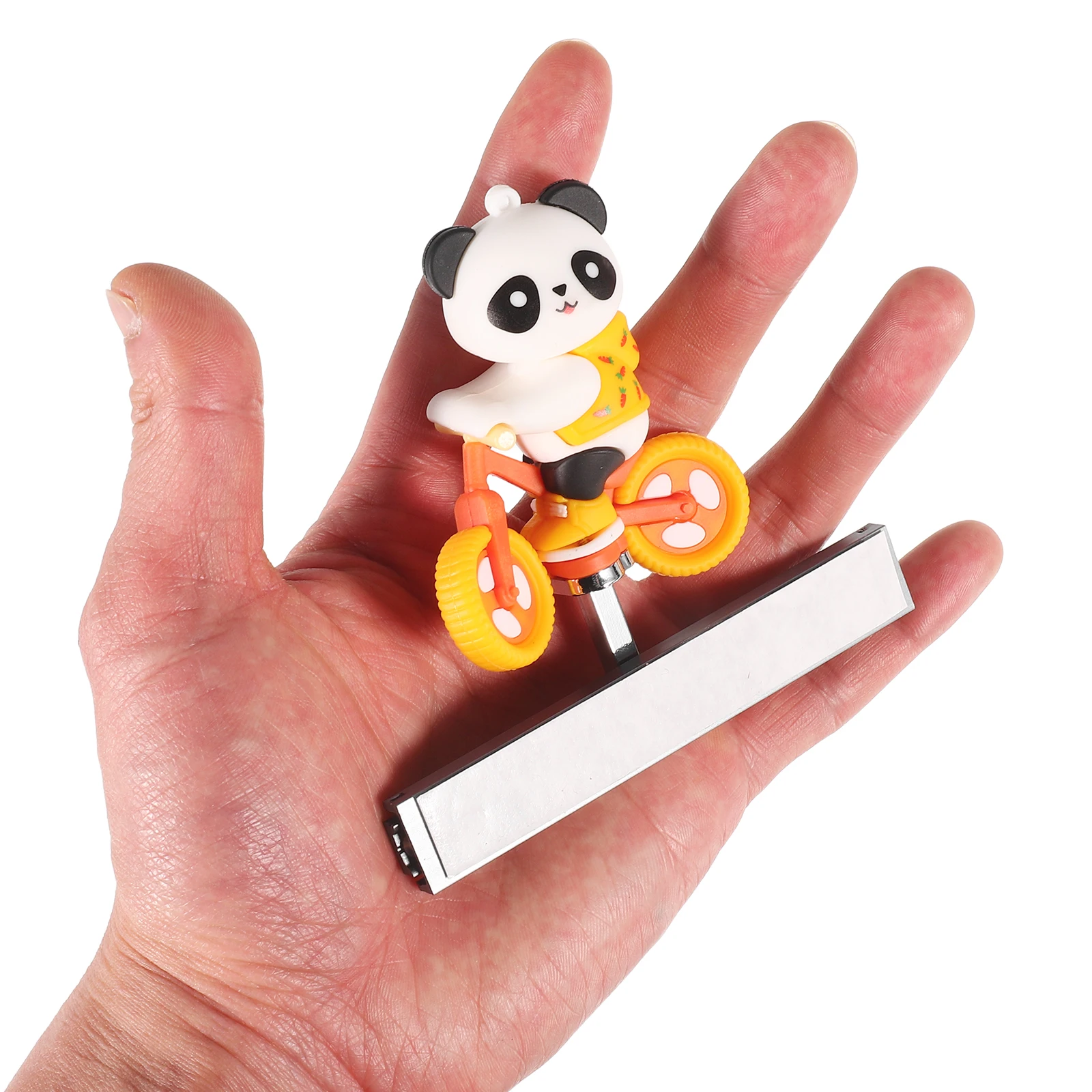 Skateboard Bear Car Ornament Panda Design Materiale Installazione Ornamenti da tavolo Decorazioni Console centrale per automobile