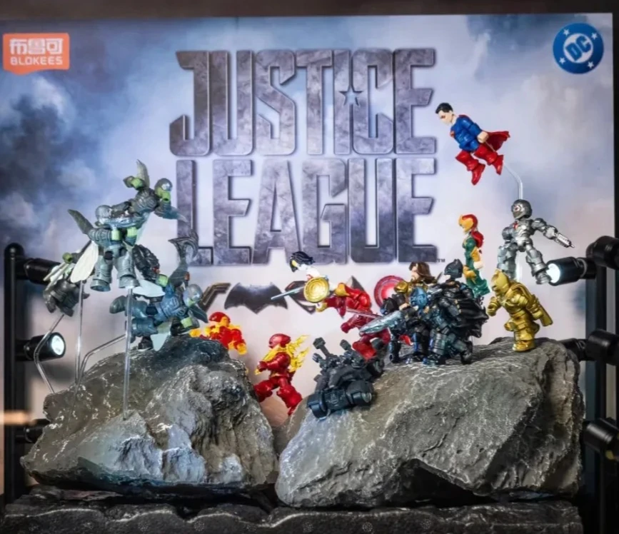 

В наличии: Оригинальные фигурки Blokees DC Defender Version 02 из серии Justice League – Бэтмен, Супермен. Коллекционные аниме-игрушки, подарок для мальчика.
