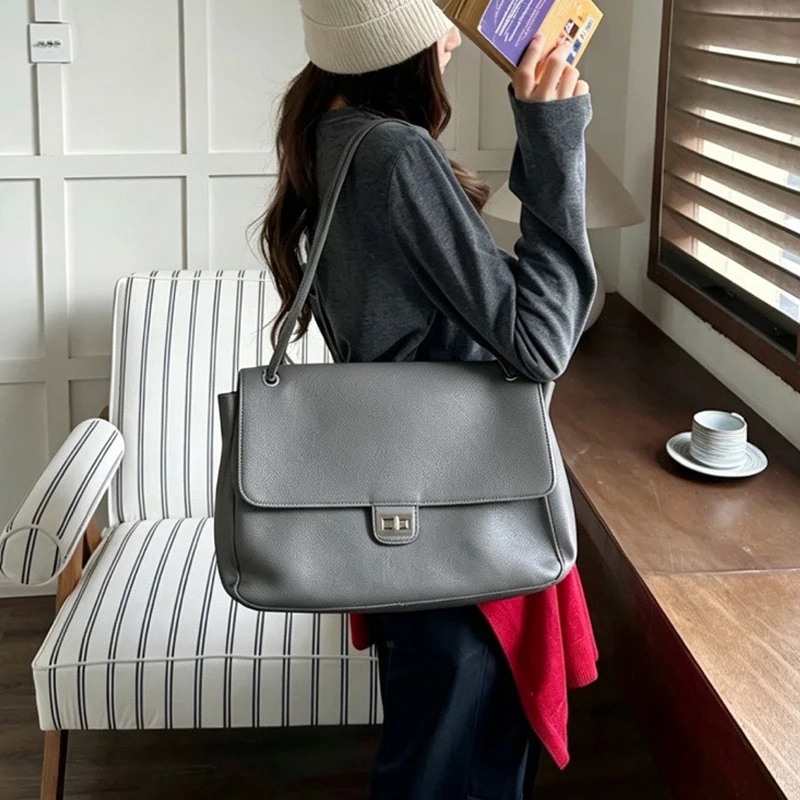 Designer-Umhängetaschen mit Klappe und Verschluss für Damen, luxuriöse, weiche PU-Leder-Crossbody-Tasche, klassische Vintage-Damen-Messenger-Tasche 2026 – Detail 6