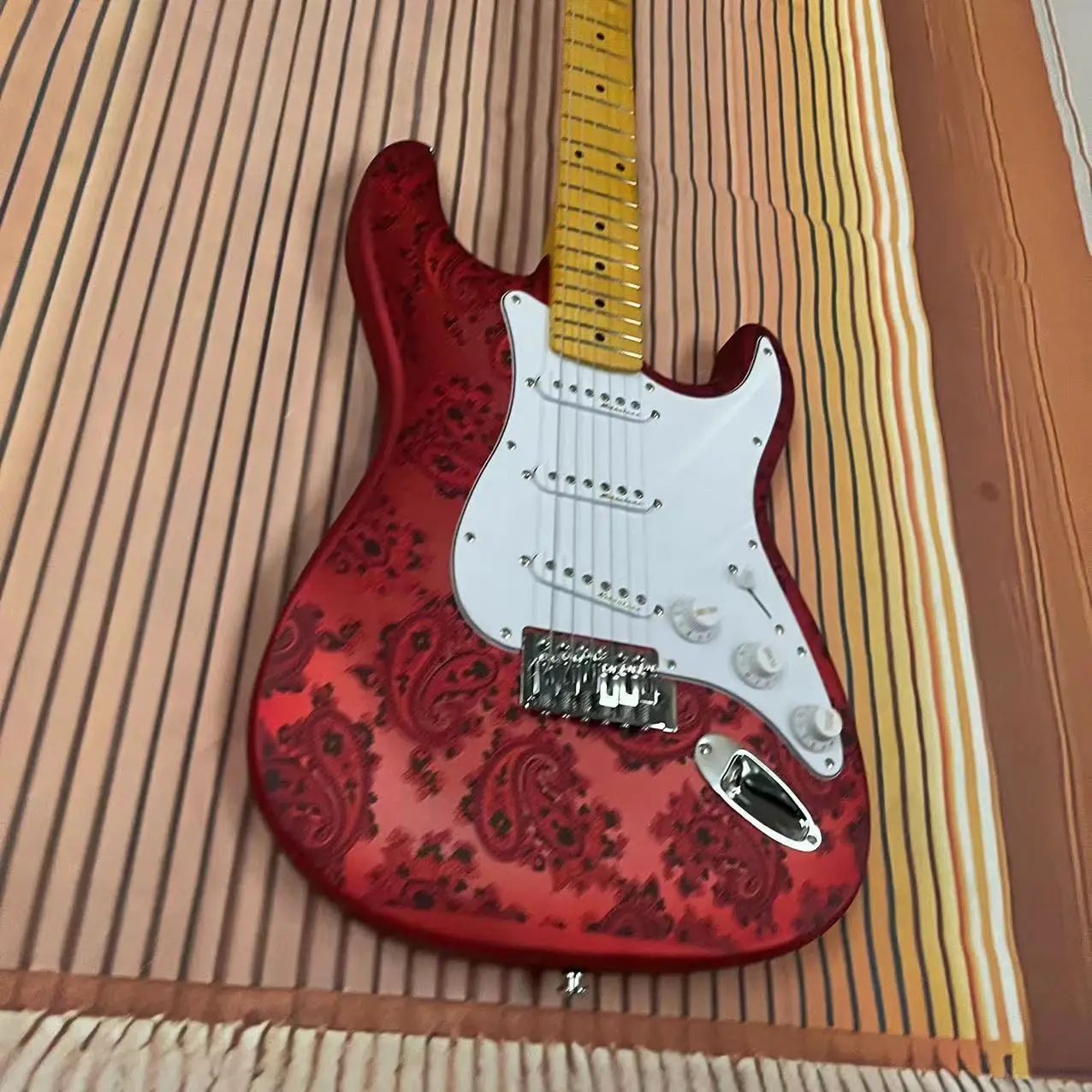 Hand-painted matte color electric guitar with 6-string split body, metal red body, matte color, maple fingerboard, maple track,