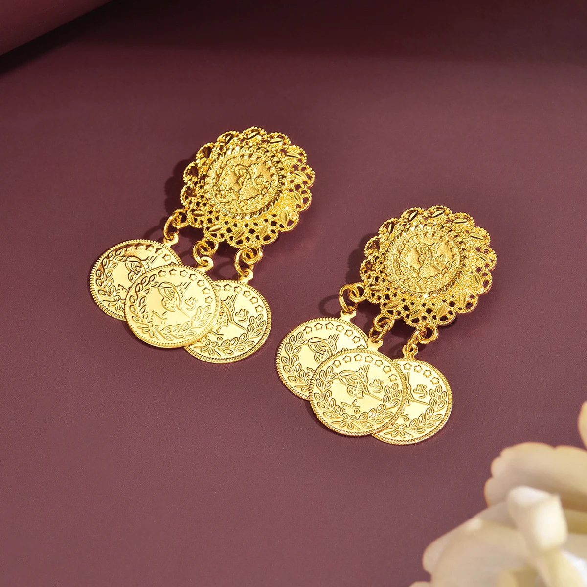 A Pair Of Golden Retro Court-Style Hollow-Carved Turkish Emblem Pattern Arab Bride Brooch As A Festive Gift