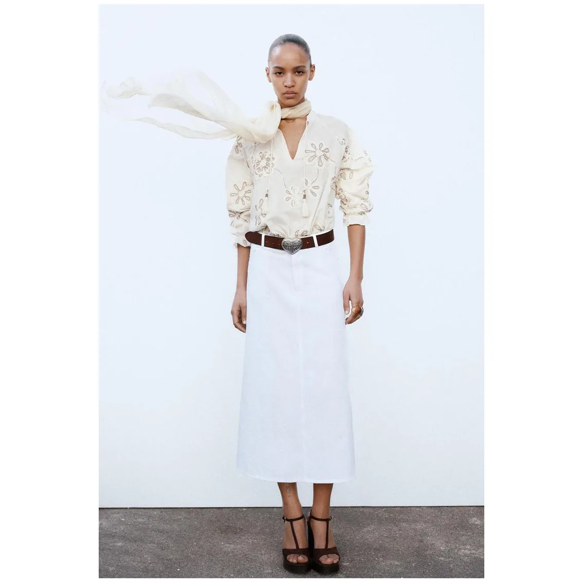 تنورة Spring Dr V-ne طويلة مطرزة على شكل حرف a بخصر عالٍ قطعة واحدة لربيع 2025 Ciwalk