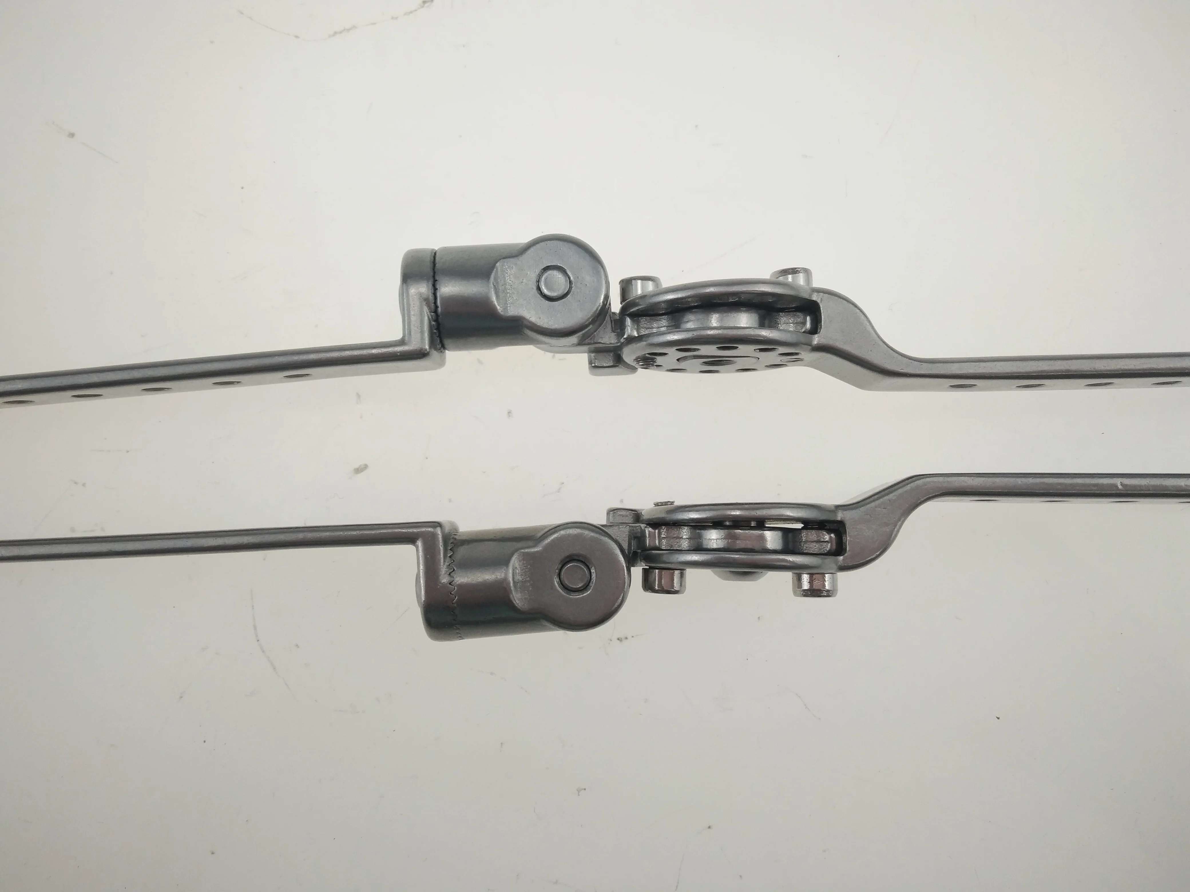 Penyangga Sendi Pinggul Anak dengan Engsel