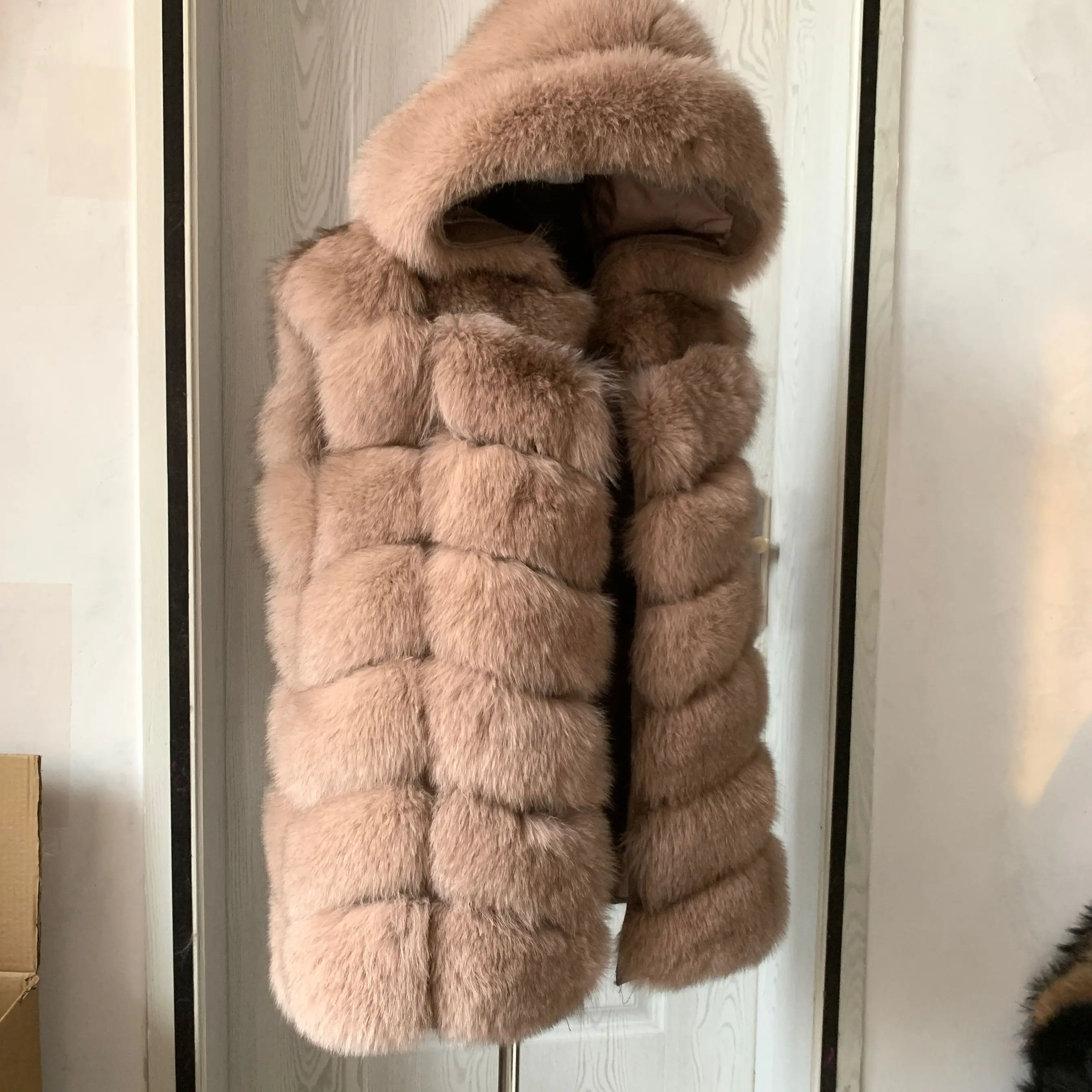 Gilet di pelliccia di volpe da donna con cappuccio in vera pelliccia naturale che fa autunno e inverno moda caldo gilet senza maniche di procione più giacca di pelliccia di cappello